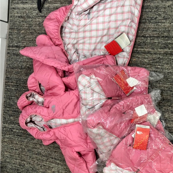 The North Face Girls Toddler 3t reversible jacket - Picture 2 of 7